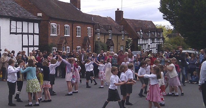 Chidren dancing